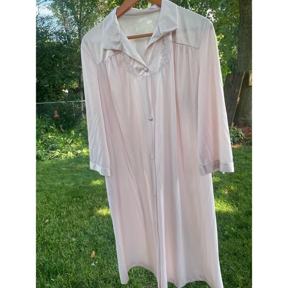 Vintage Vanity Fair Robe or Nightgown size 40 - Picture 10 of 16